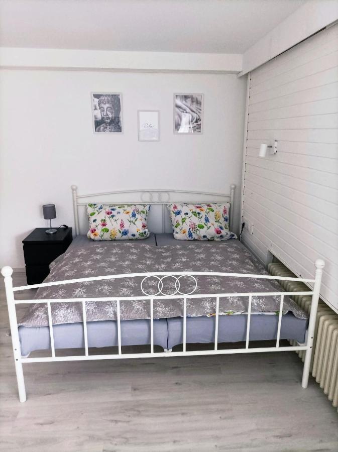 Kleine Ferienwohnung Mit Terrasse Am Waldrand Шьонау Екстериор снимка