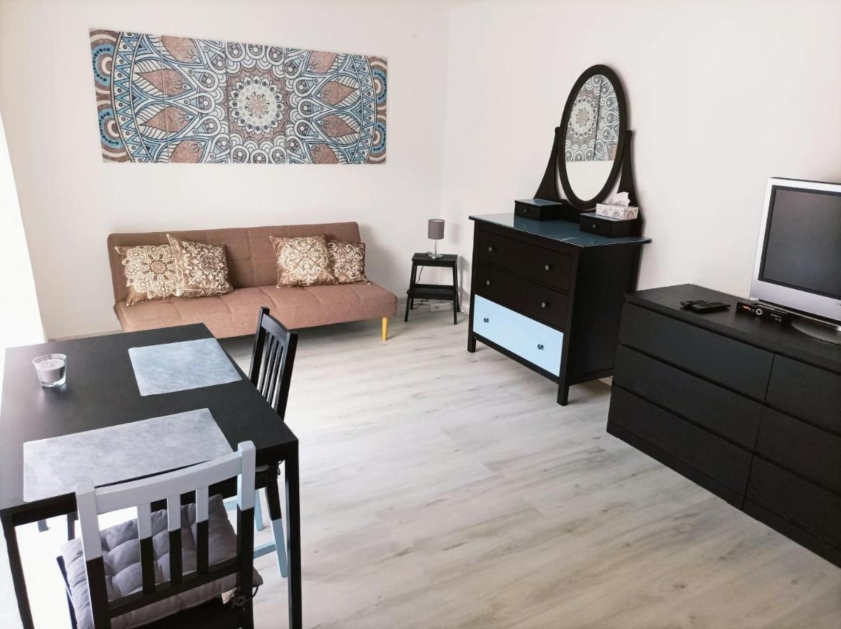 Kleine Ferienwohnung Mit Terrasse Am Waldrand Шьонау Екстериор снимка