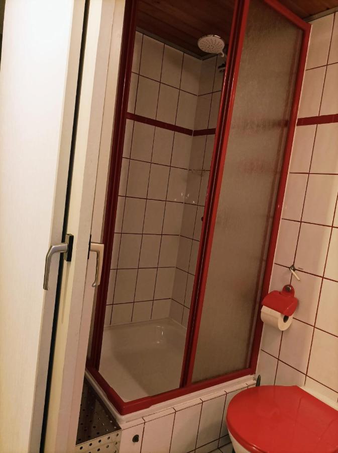 Kleine Ferienwohnung Mit Terrasse Am Waldrand Шьонау Екстериор снимка
